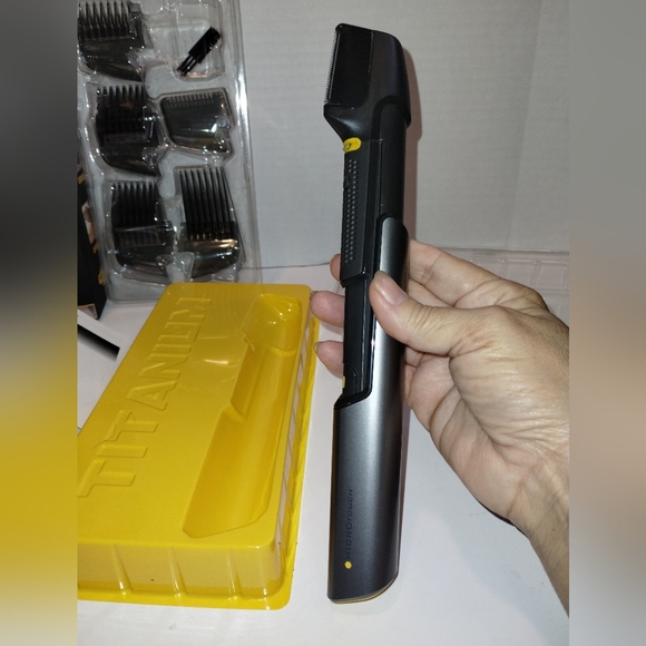 Microtouch Titanium Trim Haircut & Body Groomer With Additional Replacement Head - Picture 8 of 10